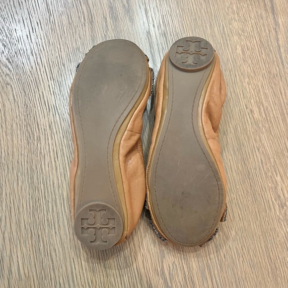 Tory Burch Eddie Rhinestone Jewel Bow Leather Slip On Ballet Flats Tan Size 5.5 - Picture 9 of 15